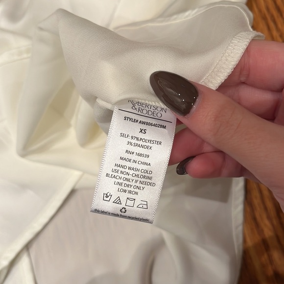 NWT Robertson + Rodeo Woman’s Chain V Neck Satin Tank Size XS - Picture 4 of 4